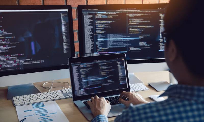 数据科学选型:R与Python如何赋能海勃湾区网站建设?